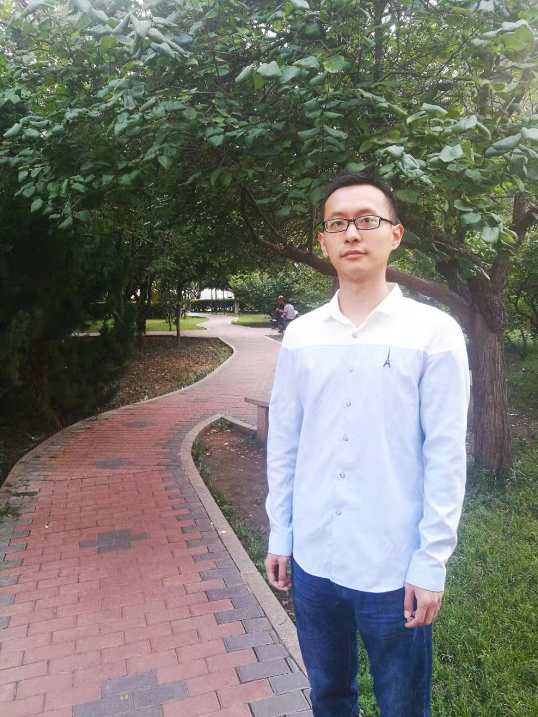 网赌
任龙 照片.jpg